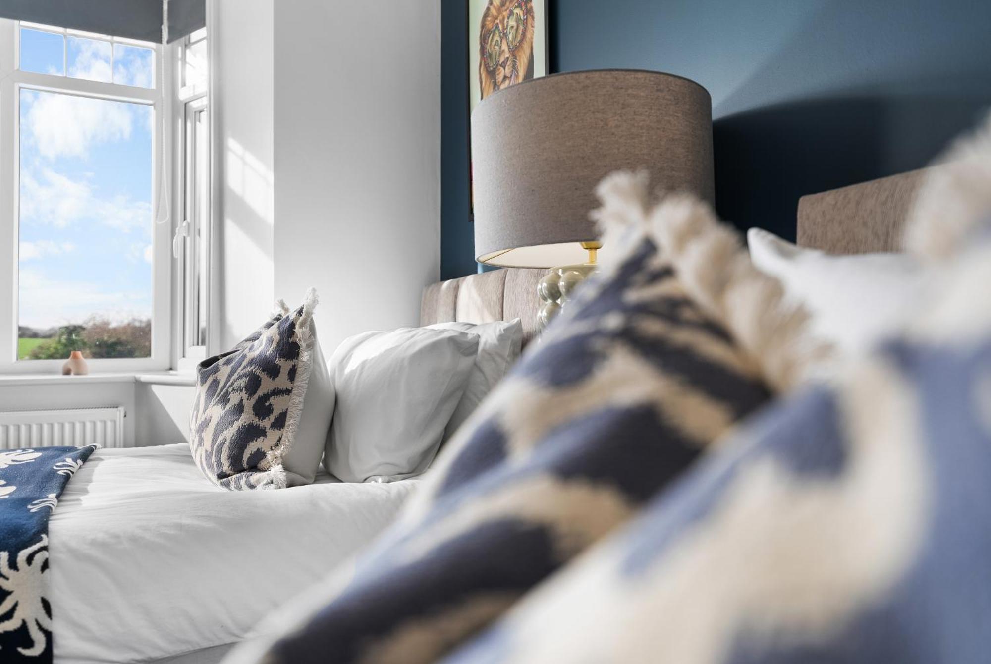 Long Term And Summer Special Offer!! 5-Bedroom Spacious, Stunning Design, Sociable Areas & Cosy House Near South Downs Park, Sleeps 11 With Games Room, Private Parking And Garden - By Blue Puffin Stays Waterlooville Exterior photo