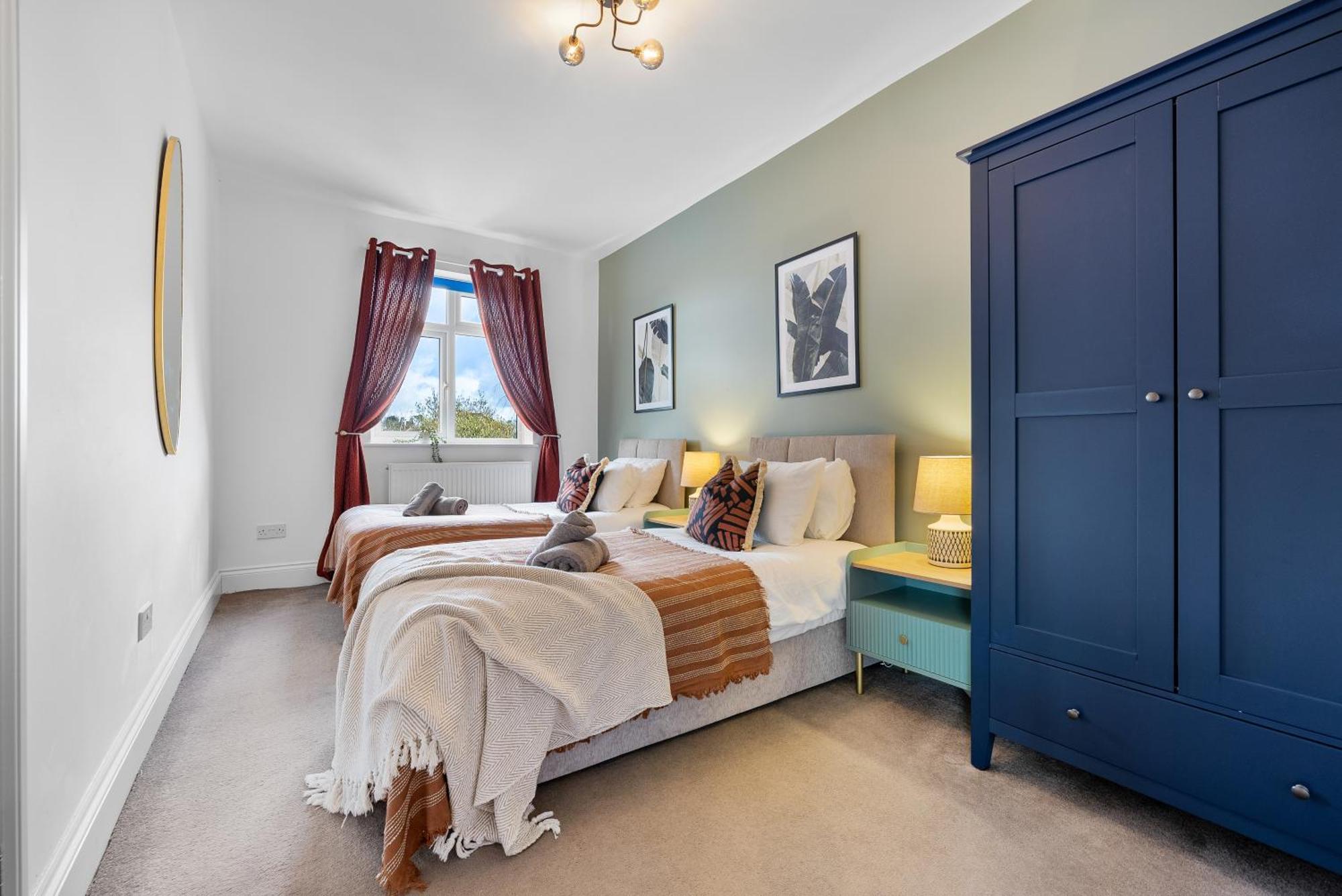 Long Term And Summer Special Offer!! 5-Bedroom Spacious, Stunning Design, Sociable Areas & Cosy House Near South Downs Park, Sleeps 11 With Games Room, Private Parking And Garden - By Blue Puffin Stays Waterlooville Exterior photo
