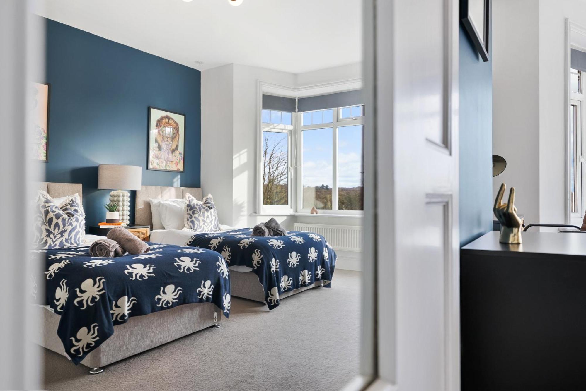 Long Term And Summer Special Offer!! 5-Bedroom Spacious, Stunning Design, Sociable Areas & Cosy House Near South Downs Park, Sleeps 11 With Games Room, Private Parking And Garden - By Blue Puffin Stays Waterlooville Exterior photo