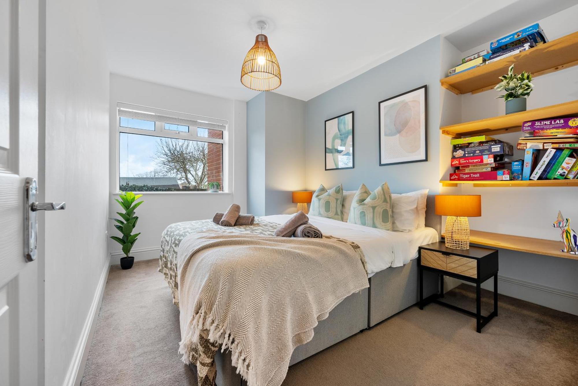 Long Term And Summer Special Offer!! 5-Bedroom Spacious, Stunning Design, Sociable Areas & Cosy House Near South Downs Park, Sleeps 11 With Games Room, Private Parking And Garden - By Blue Puffin Stays Waterlooville Exterior photo