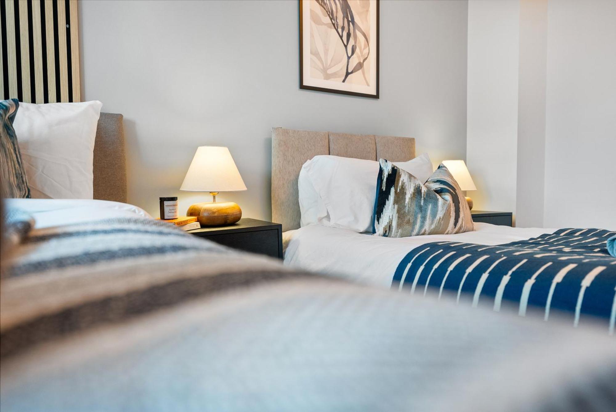 Long Term And Summer Special Offer!! 5-Bedroom Spacious, Stunning Design, Sociable Areas & Cosy House Near South Downs Park, Sleeps 11 With Games Room, Private Parking And Garden - By Blue Puffin Stays Waterlooville Exterior photo
