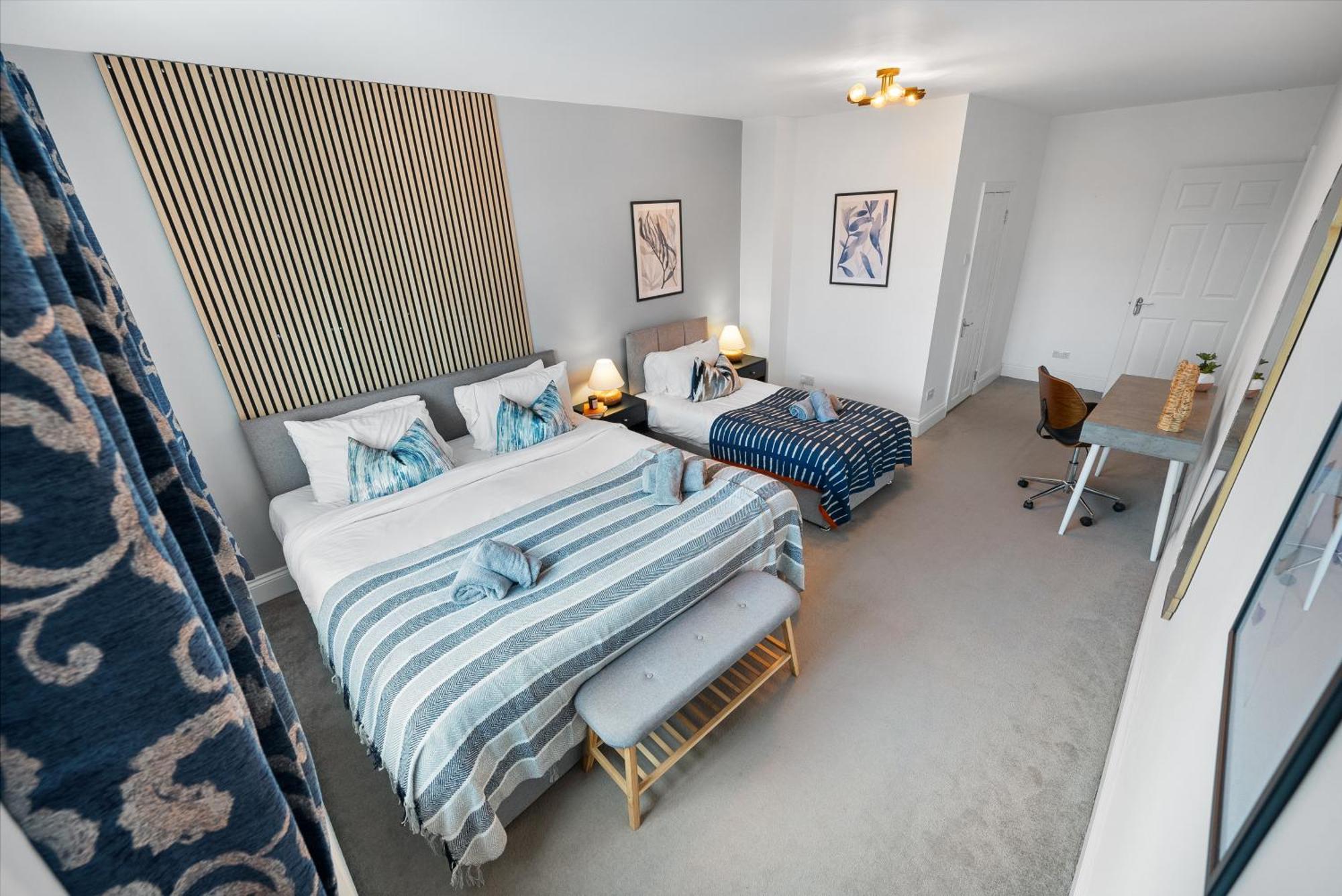 Long Term And Summer Special Offer!! 5-Bedroom Spacious, Stunning Design, Sociable Areas & Cosy House Near South Downs Park, Sleeps 11 With Games Room, Private Parking And Garden - By Blue Puffin Stays Waterlooville Exterior photo