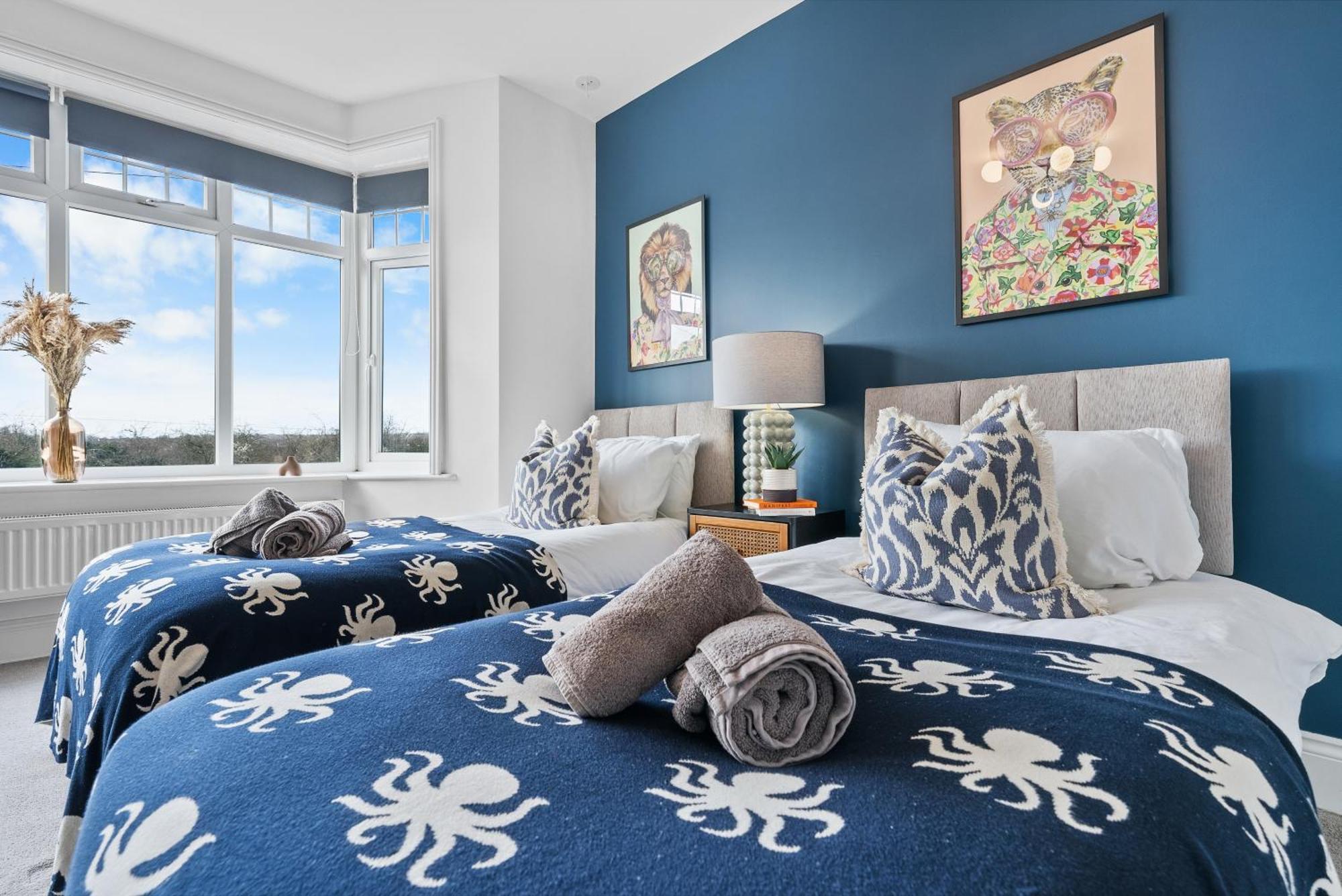 Long Term And Summer Special Offer!! 5-Bedroom Spacious, Stunning Design, Sociable Areas & Cosy House Near South Downs Park, Sleeps 11 With Games Room, Private Parking And Garden - By Blue Puffin Stays Waterlooville Exterior photo