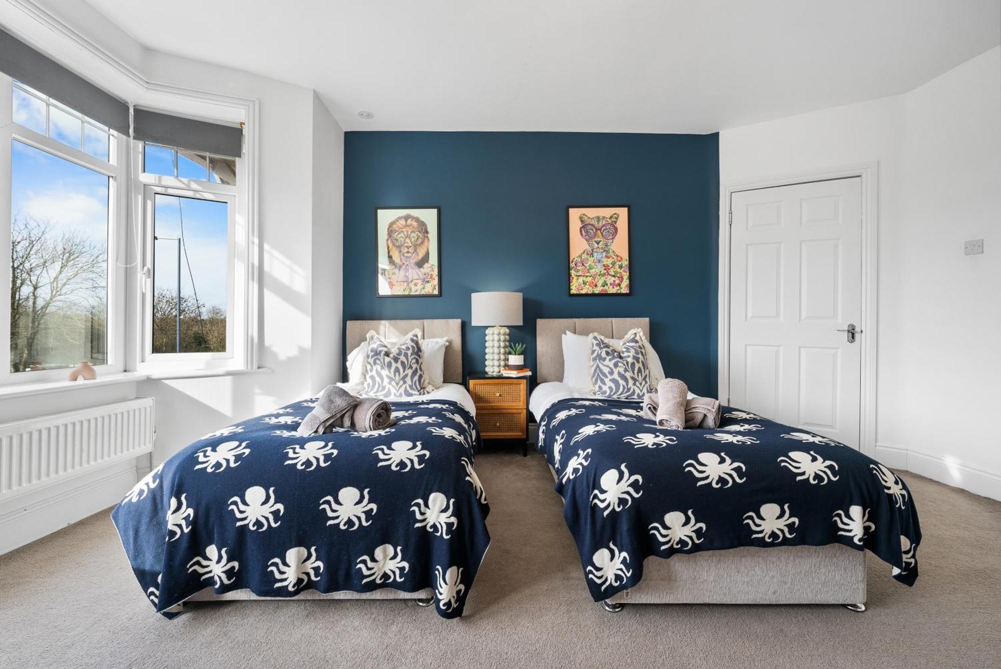 Long Term And Summer Special Offer!! 5-Bedroom Spacious, Stunning Design, Sociable Areas & Cosy House Near South Downs Park, Sleeps 11 With Games Room, Private Parking And Garden - By Blue Puffin Stays Waterlooville Exterior photo