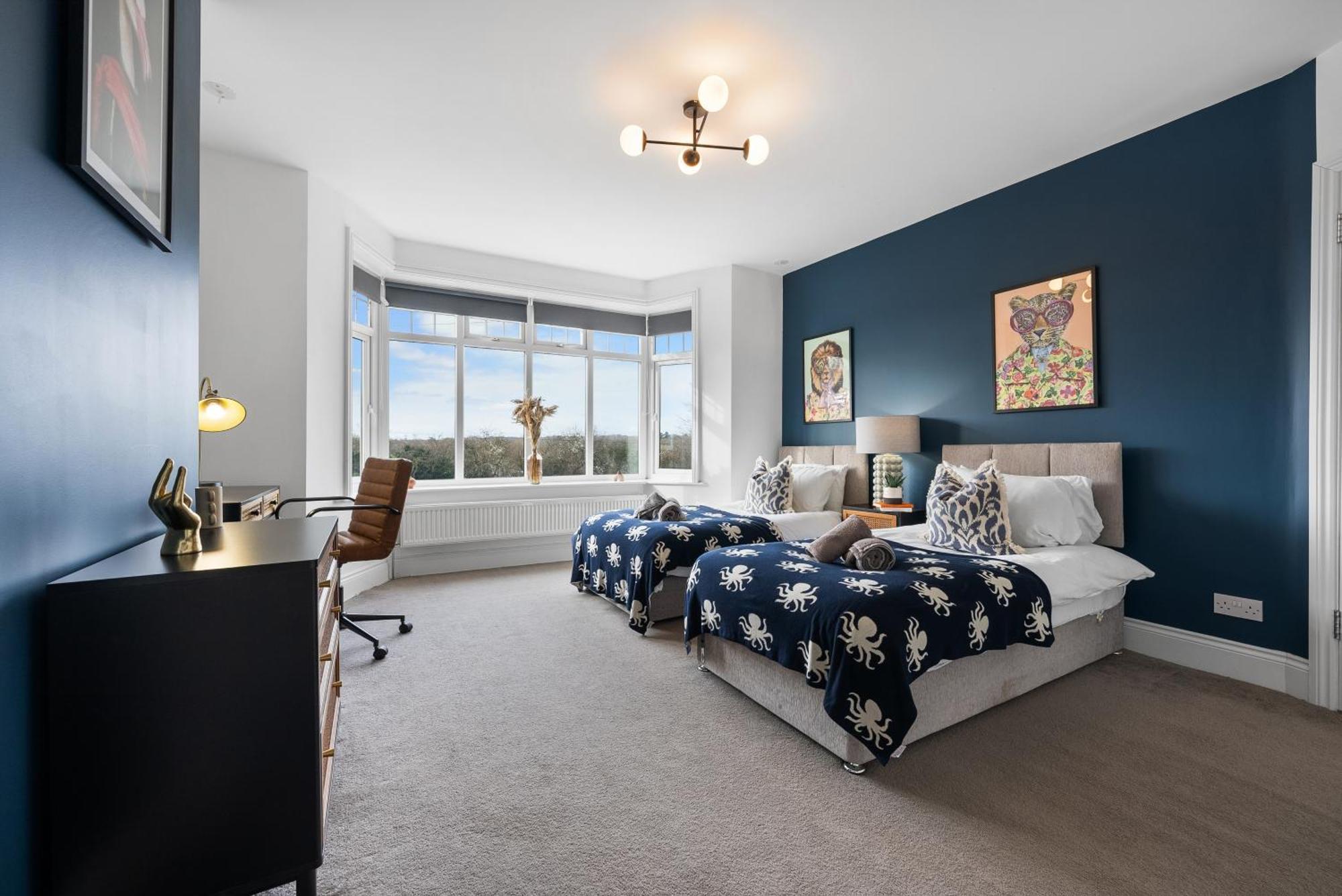Long Term And Summer Special Offer!! 5-Bedroom Spacious, Stunning Design, Sociable Areas & Cosy House Near South Downs Park, Sleeps 11 With Games Room, Private Parking And Garden - By Blue Puffin Stays Waterlooville Exterior photo
