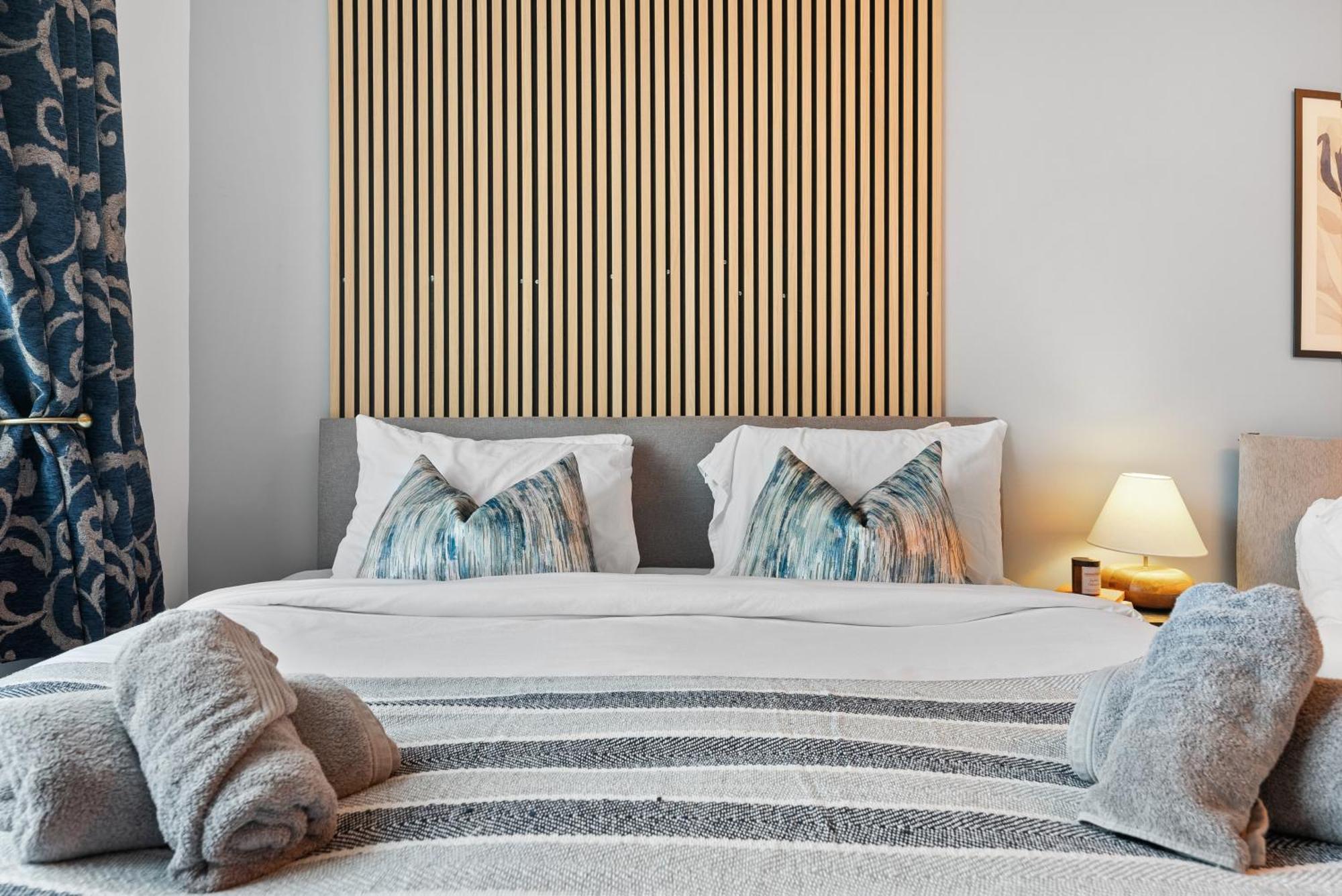 Long Term And Summer Special Offer!! 5-Bedroom Spacious, Stunning Design, Sociable Areas & Cosy House Near South Downs Park, Sleeps 11 With Games Room, Private Parking And Garden - By Blue Puffin Stays Waterlooville Exterior photo