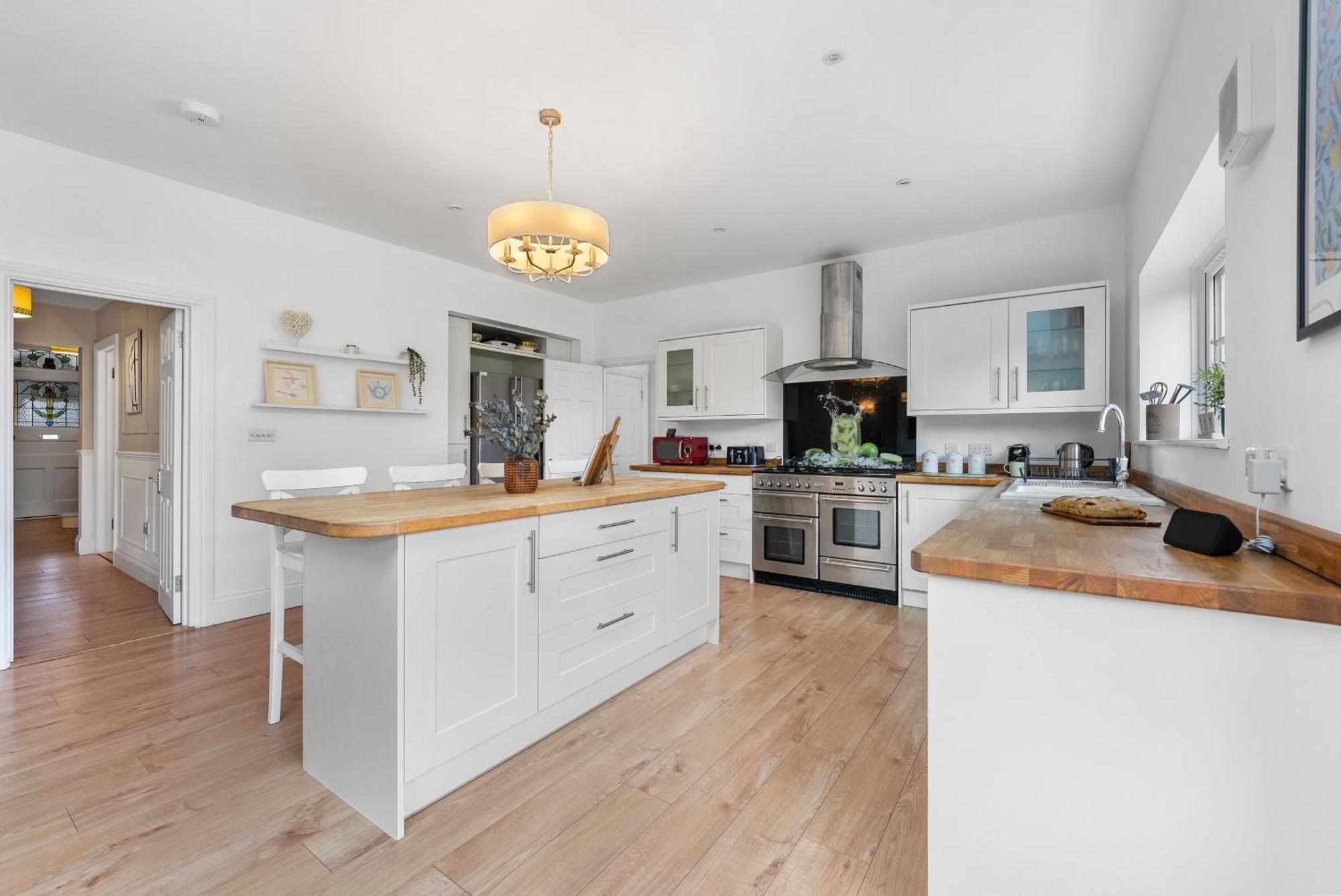 Long Term And Summer Special Offer!! 5-Bedroom Spacious, Stunning Design, Sociable Areas & Cosy House Near South Downs Park, Sleeps 11 With Games Room, Private Parking And Garden - By Blue Puffin Stays Waterlooville Exterior photo