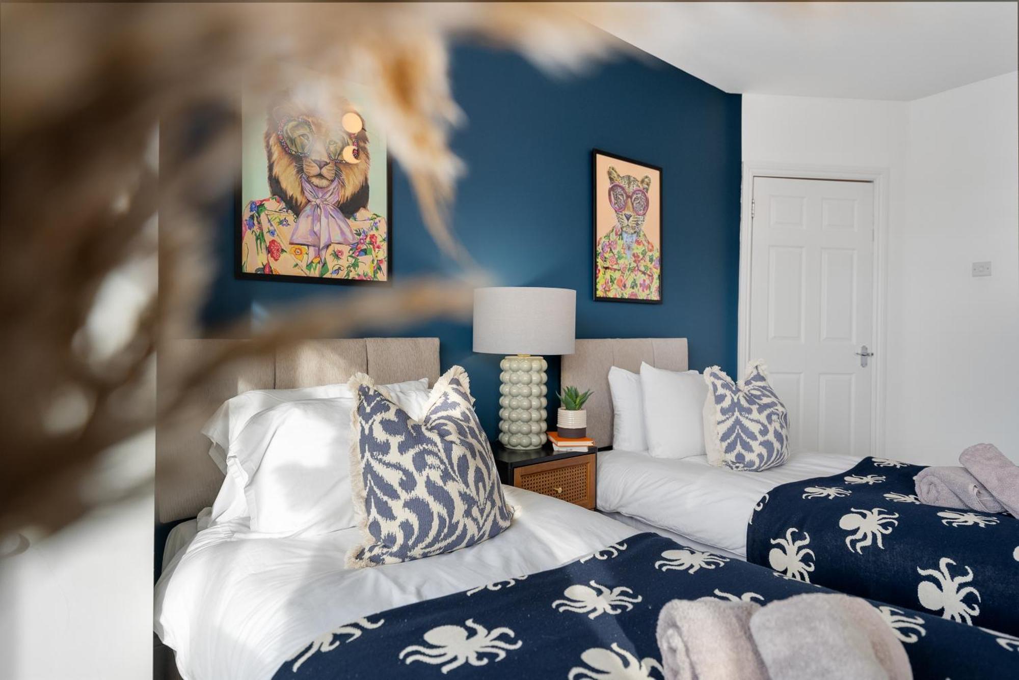 Long Term And Summer Special Offer!! 5-Bedroom Spacious, Stunning Design, Sociable Areas & Cosy House Near South Downs Park, Sleeps 11 With Games Room, Private Parking And Garden - By Blue Puffin Stays Waterlooville Exterior photo