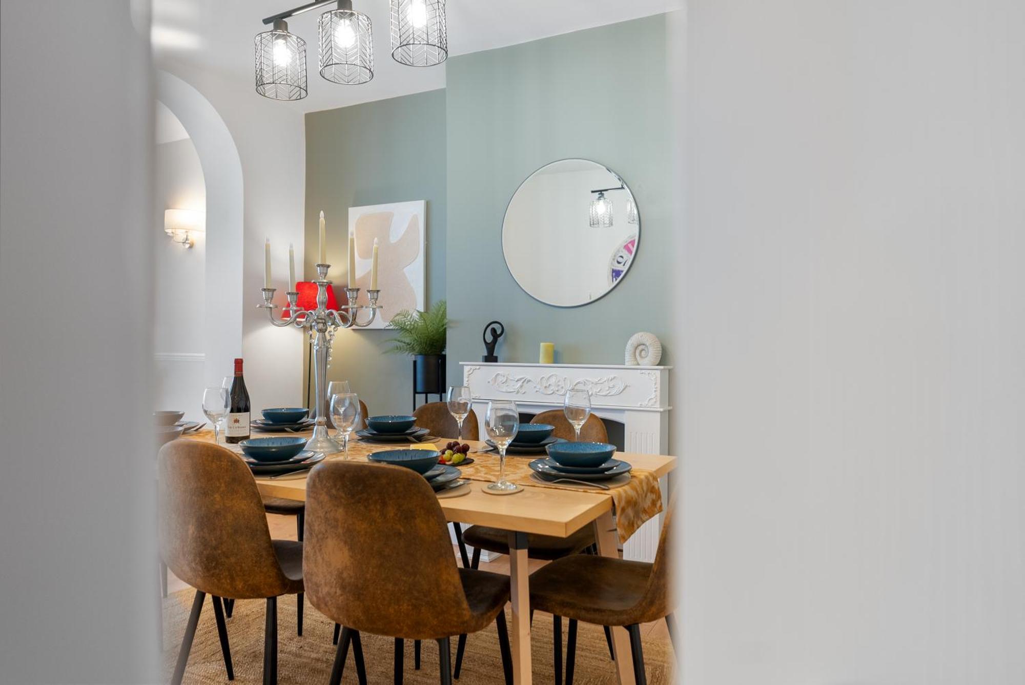 Long Term And Summer Special Offer!! 5-Bedroom Spacious, Stunning Design, Sociable Areas & Cosy House Near South Downs Park, Sleeps 11 With Games Room, Private Parking And Garden - By Blue Puffin Stays Waterlooville Exterior photo