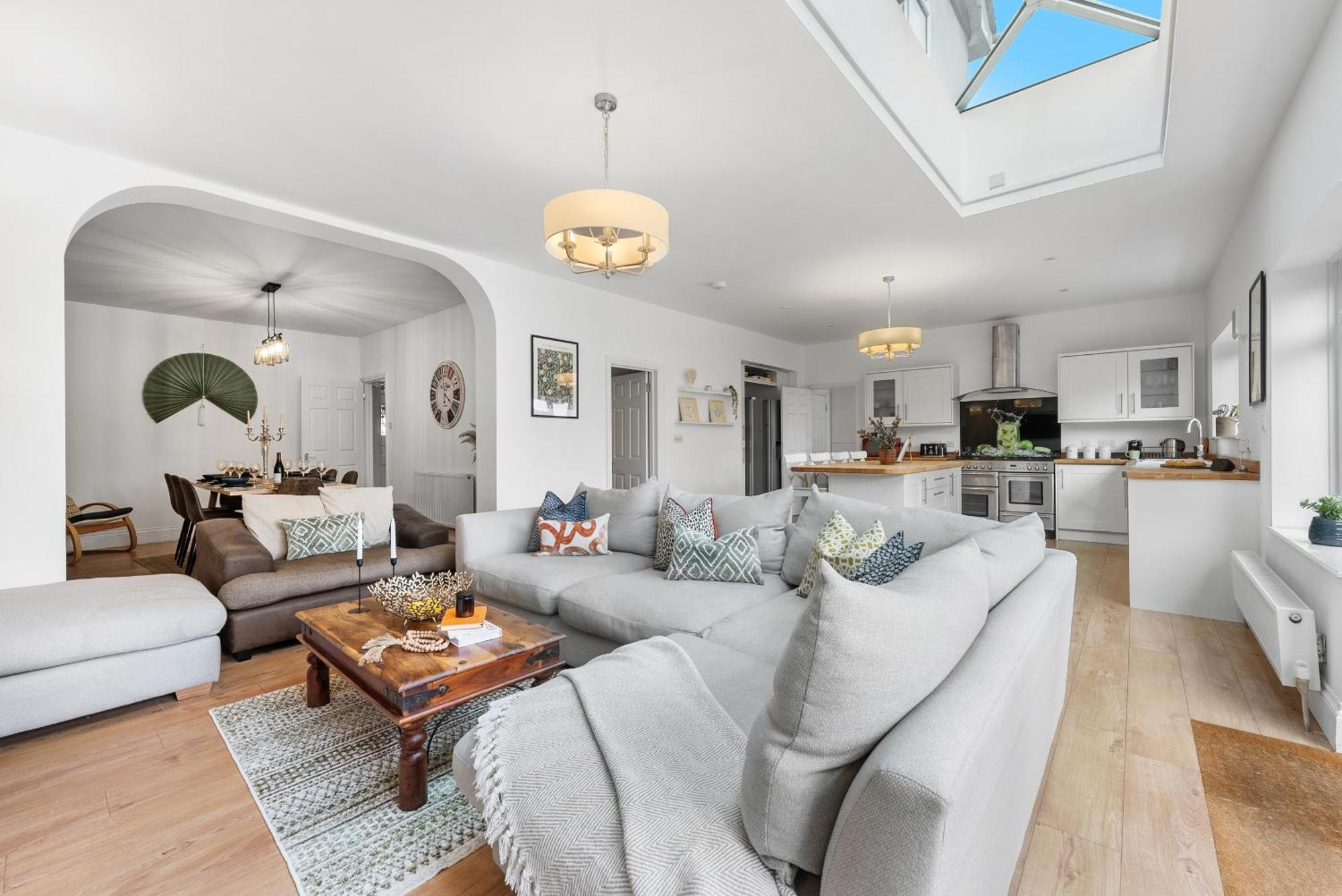 Long Term And Summer Special Offer!! 5-Bedroom Spacious, Stunning Design, Sociable Areas & Cosy House Near South Downs Park, Sleeps 11 With Games Room, Private Parking And Garden - By Blue Puffin Stays Waterlooville Exterior photo