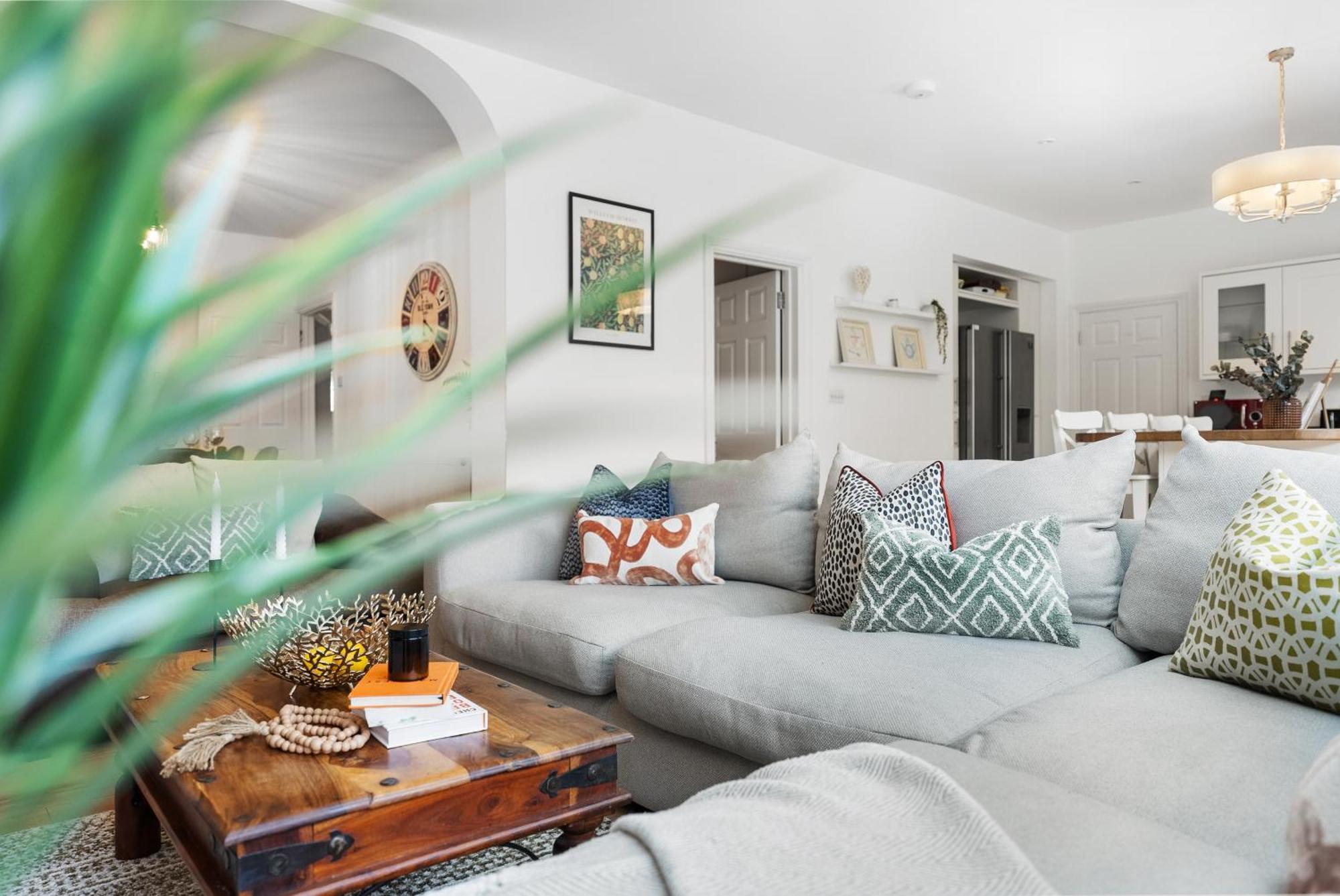 Long Term And Summer Special Offer!! 5-Bedroom Spacious, Stunning Design, Sociable Areas & Cosy House Near South Downs Park, Sleeps 11 With Games Room, Private Parking And Garden - By Blue Puffin Stays Waterlooville Exterior photo