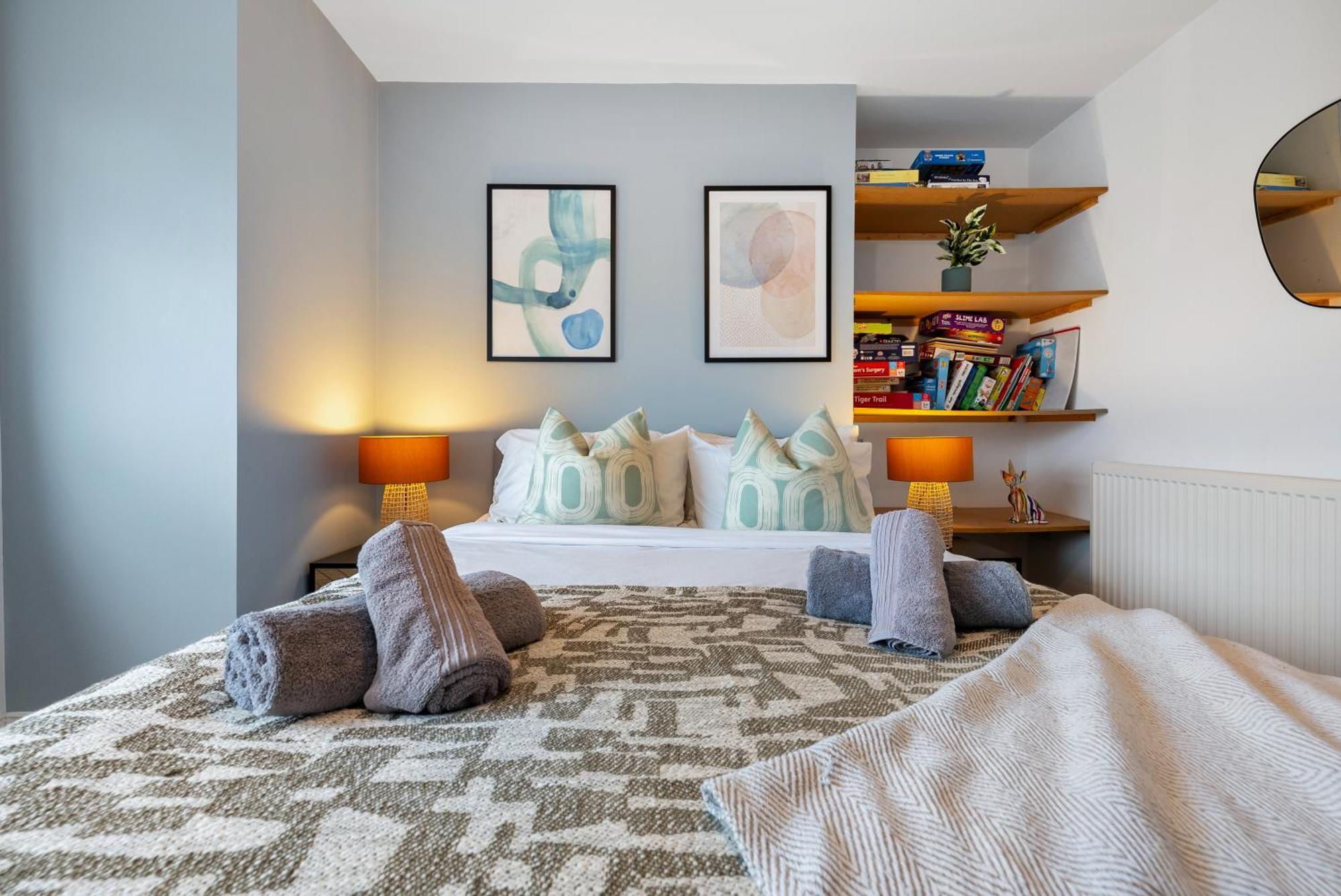 Long Term And Summer Special Offer!! 5-Bedroom Spacious, Stunning Design, Sociable Areas & Cosy House Near South Downs Park, Sleeps 11 With Games Room, Private Parking And Garden - By Blue Puffin Stays Waterlooville Exterior photo