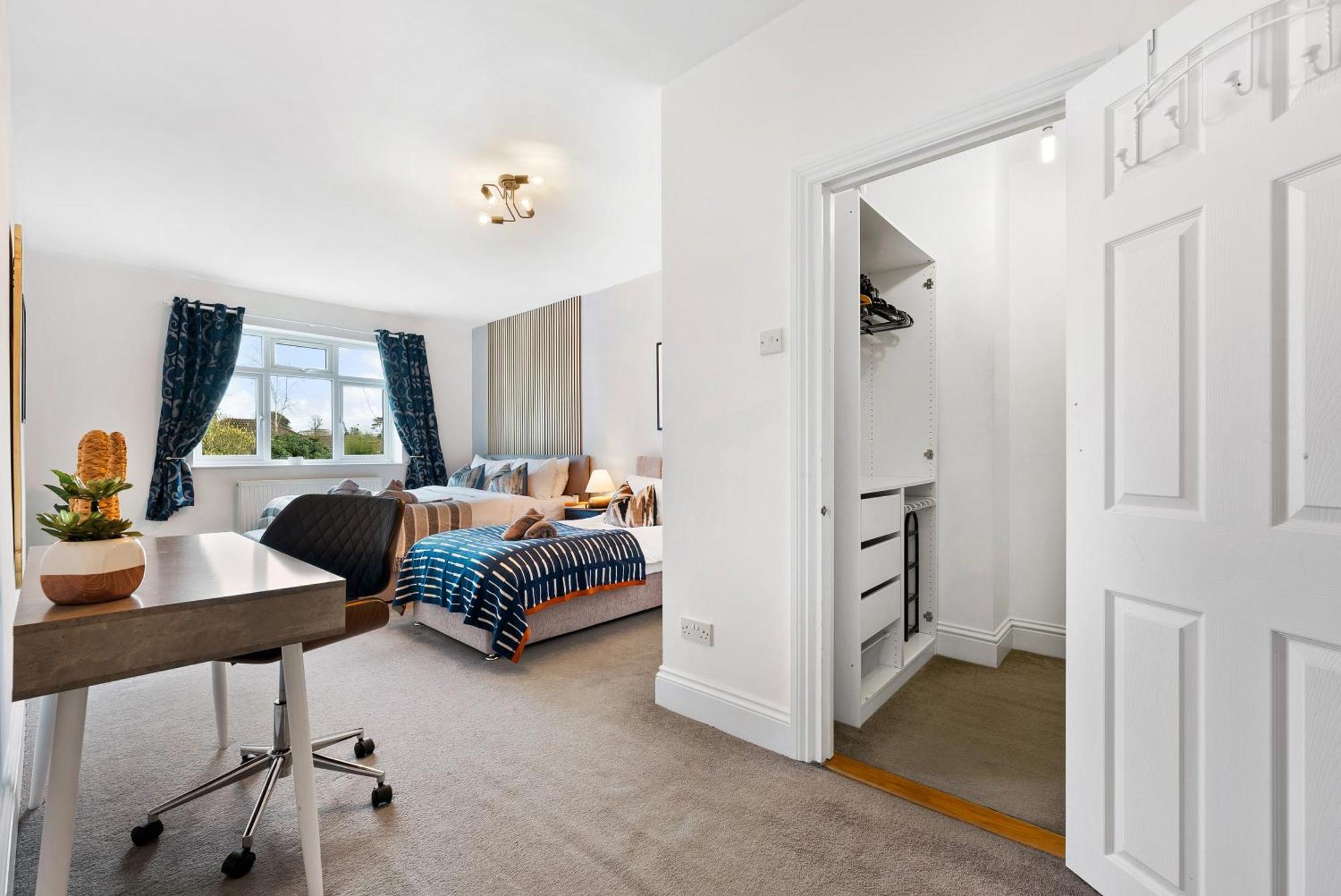 Long Term And Summer Special Offer!! 5-Bedroom Spacious, Stunning Design, Sociable Areas & Cosy House Near South Downs Park, Sleeps 11 With Games Room, Private Parking And Garden - By Blue Puffin Stays Waterlooville Exterior photo