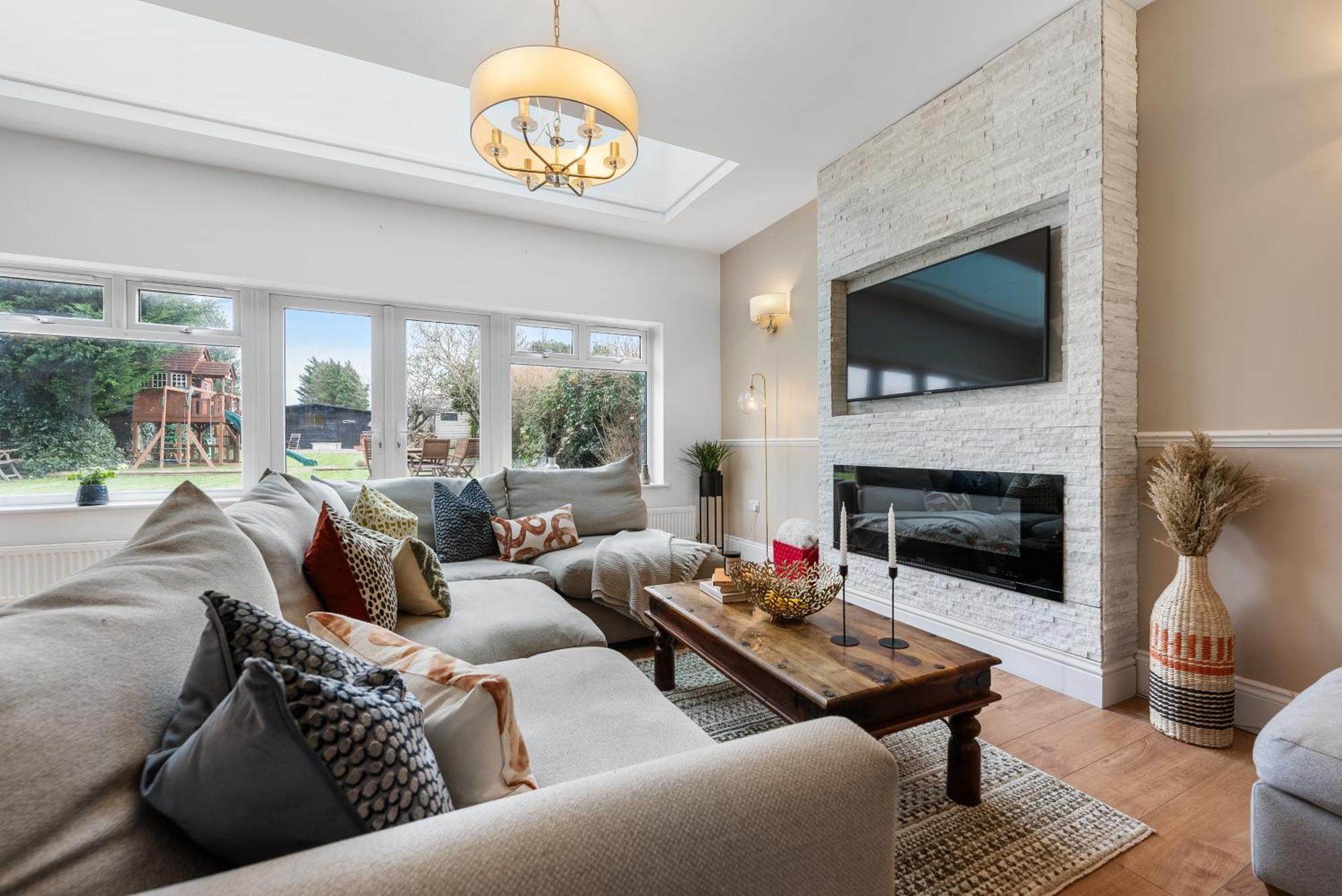 Long Term And Summer Special Offer!! 5-Bedroom Spacious, Stunning Design, Sociable Areas & Cosy House Near South Downs Park, Sleeps 11 With Games Room, Private Parking And Garden - By Blue Puffin Stays Waterlooville Exterior photo