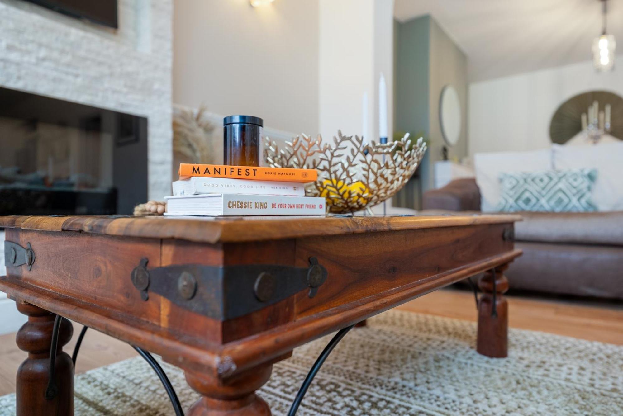 Long Term And Summer Special Offer!! 5-Bedroom Spacious, Stunning Design, Sociable Areas & Cosy House Near South Downs Park, Sleeps 11 With Games Room, Private Parking And Garden - By Blue Puffin Stays Waterlooville Exterior photo